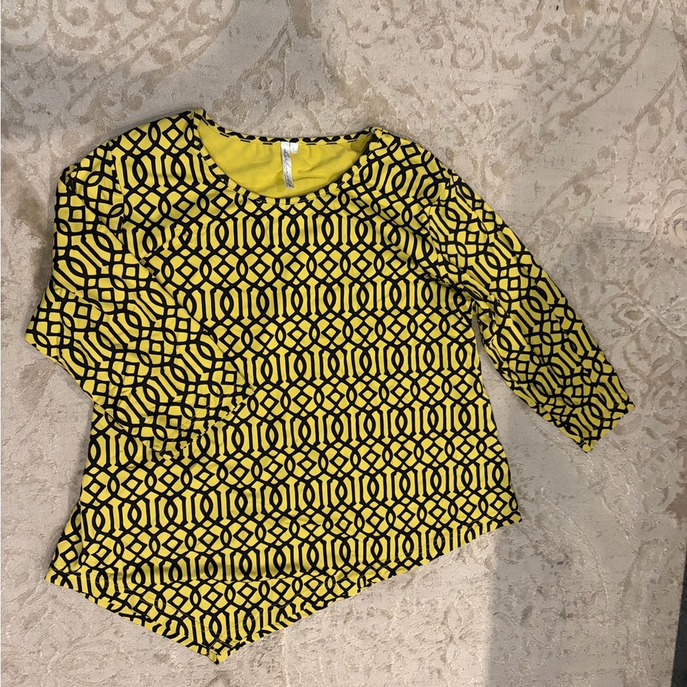Lulu-B Yellow and Black Geometric Top